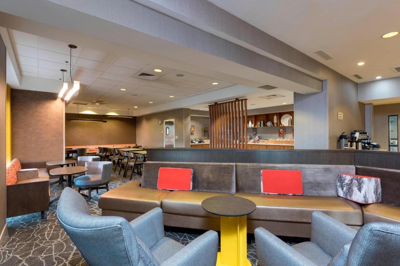 Springhill Suites Grand Rapids North Екстер'єр фото