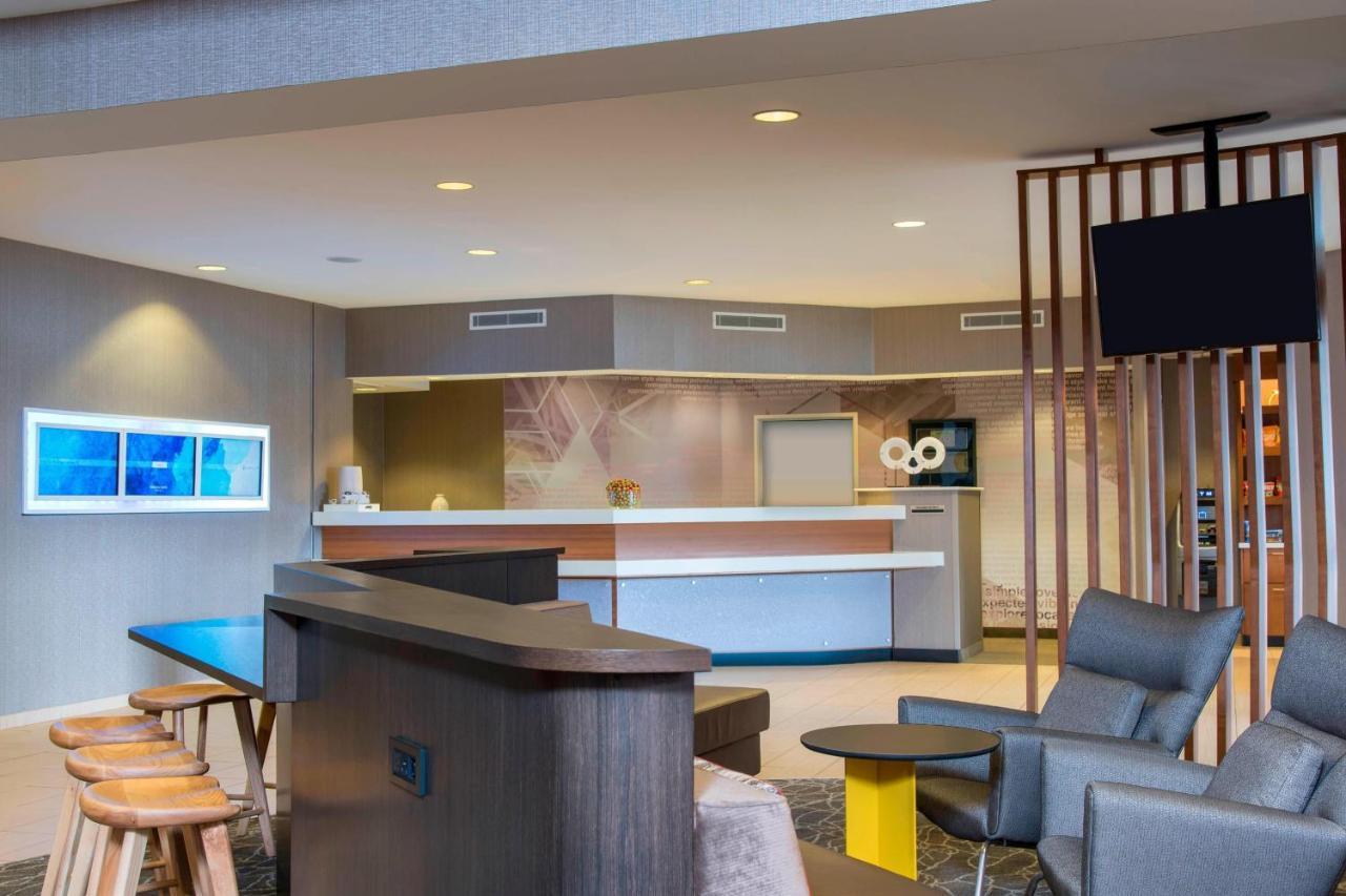 Springhill Suites Grand Rapids North Екстер'єр фото