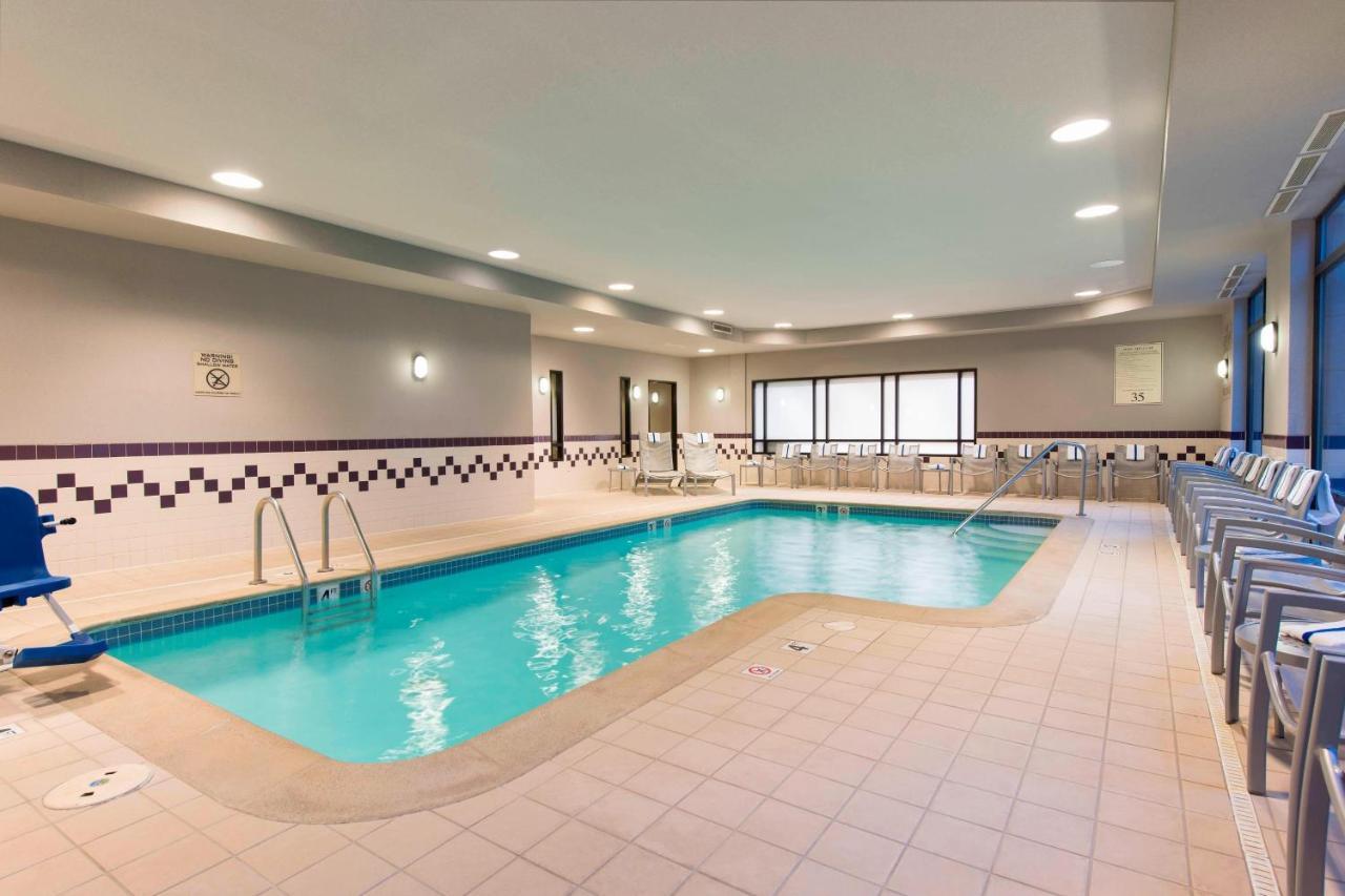 Springhill Suites Grand Rapids North Екстер'єр фото