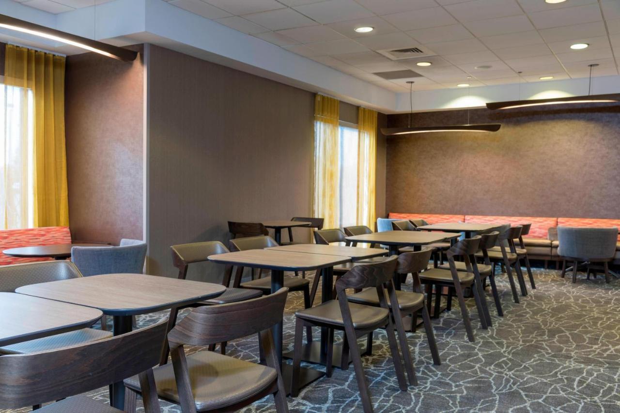 Springhill Suites Grand Rapids North Екстер'єр фото