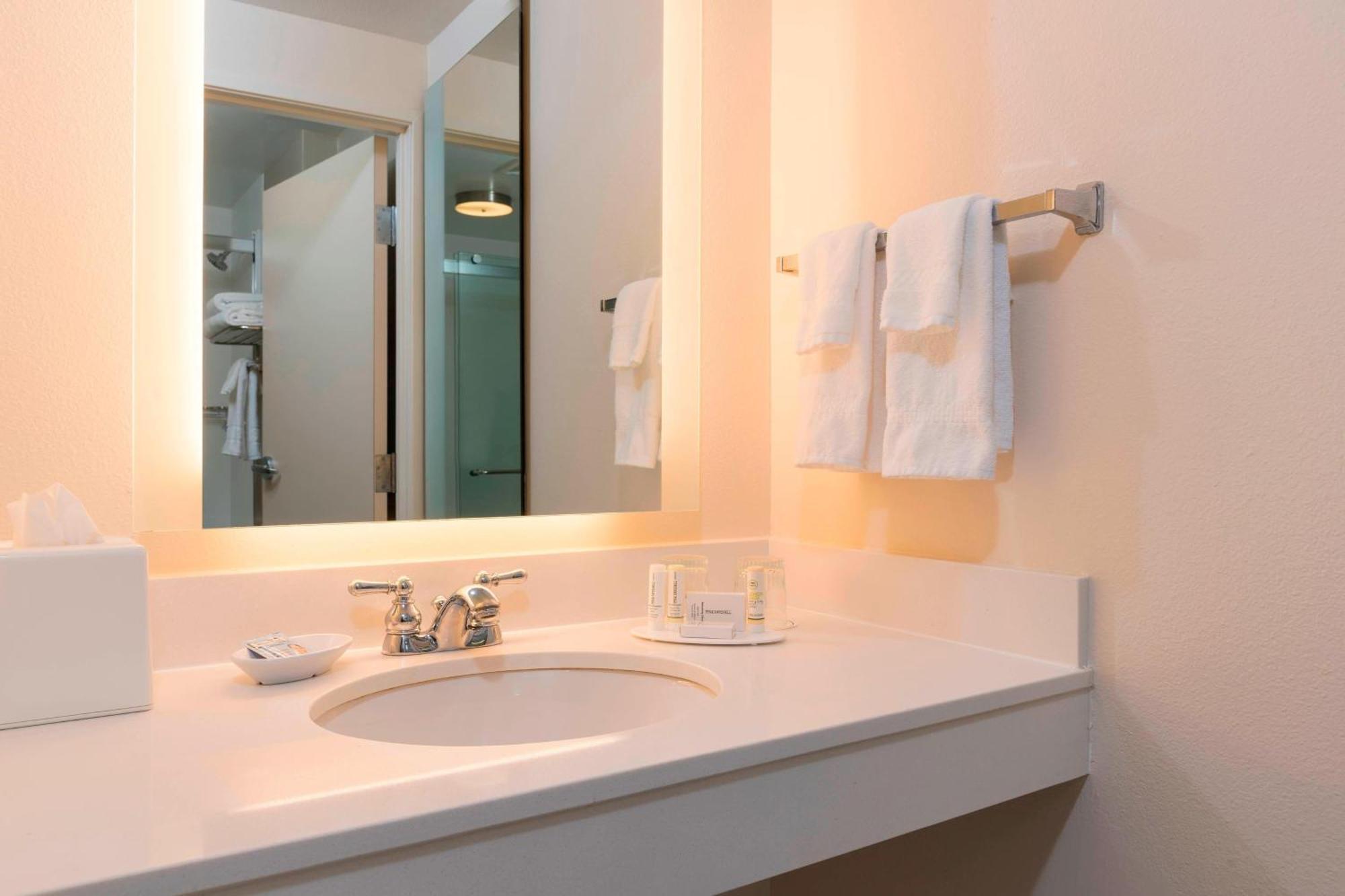 Springhill Suites Grand Rapids North Екстер'єр фото