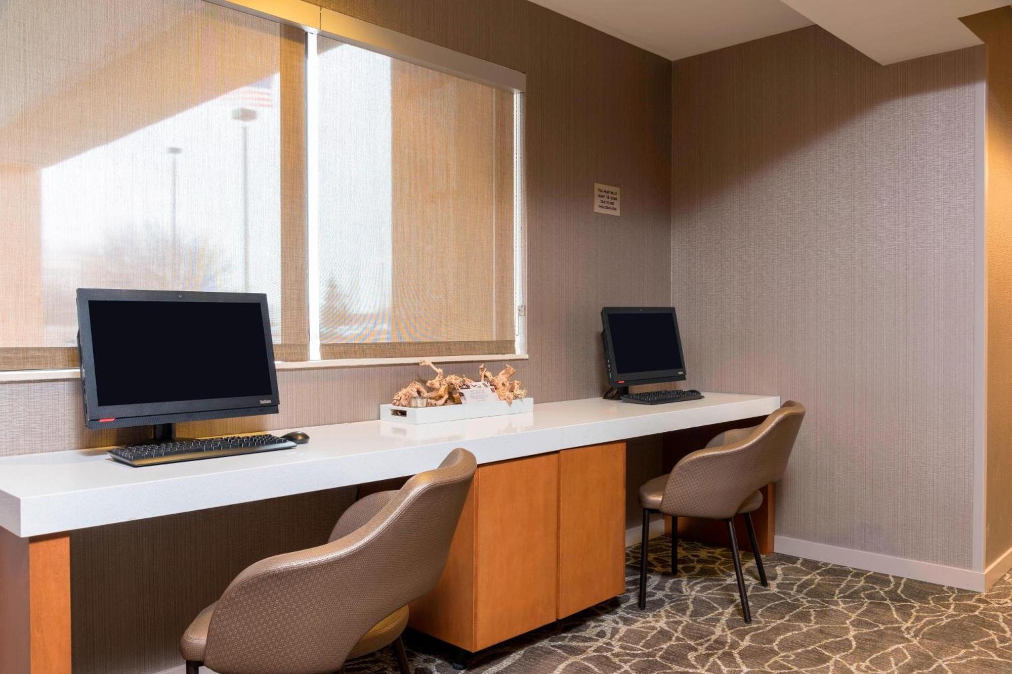Springhill Suites Grand Rapids North Екстер'єр фото