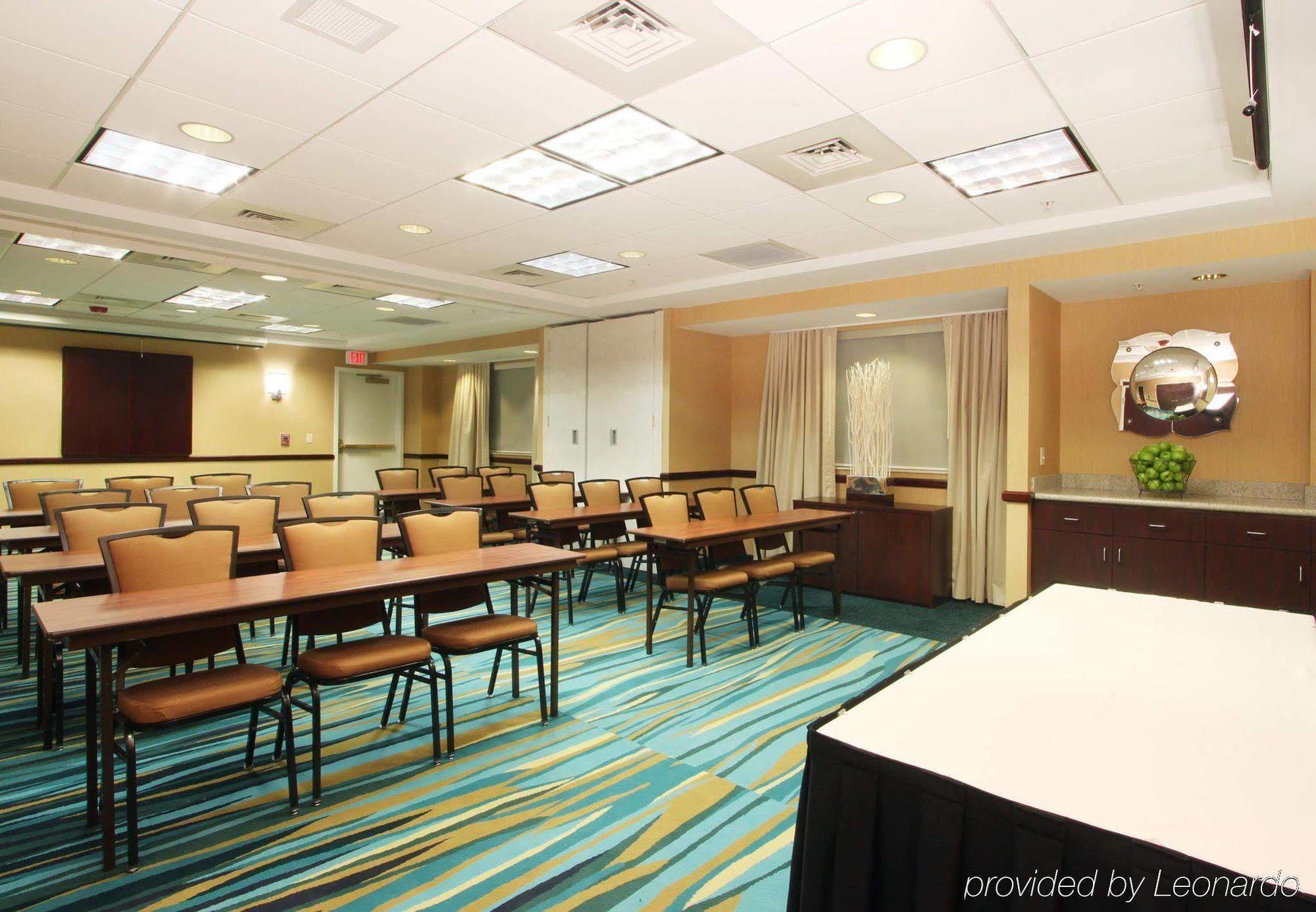 Springhill Suites Grand Rapids North Екстер'єр фото