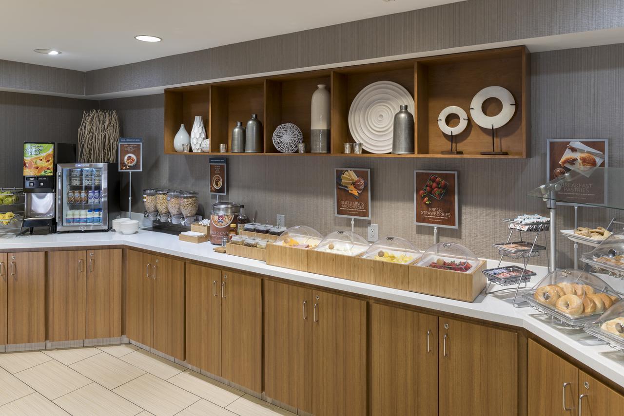 Springhill Suites Grand Rapids North Екстер'єр фото