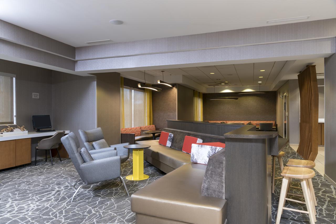 Springhill Suites Grand Rapids North Екстер'єр фото