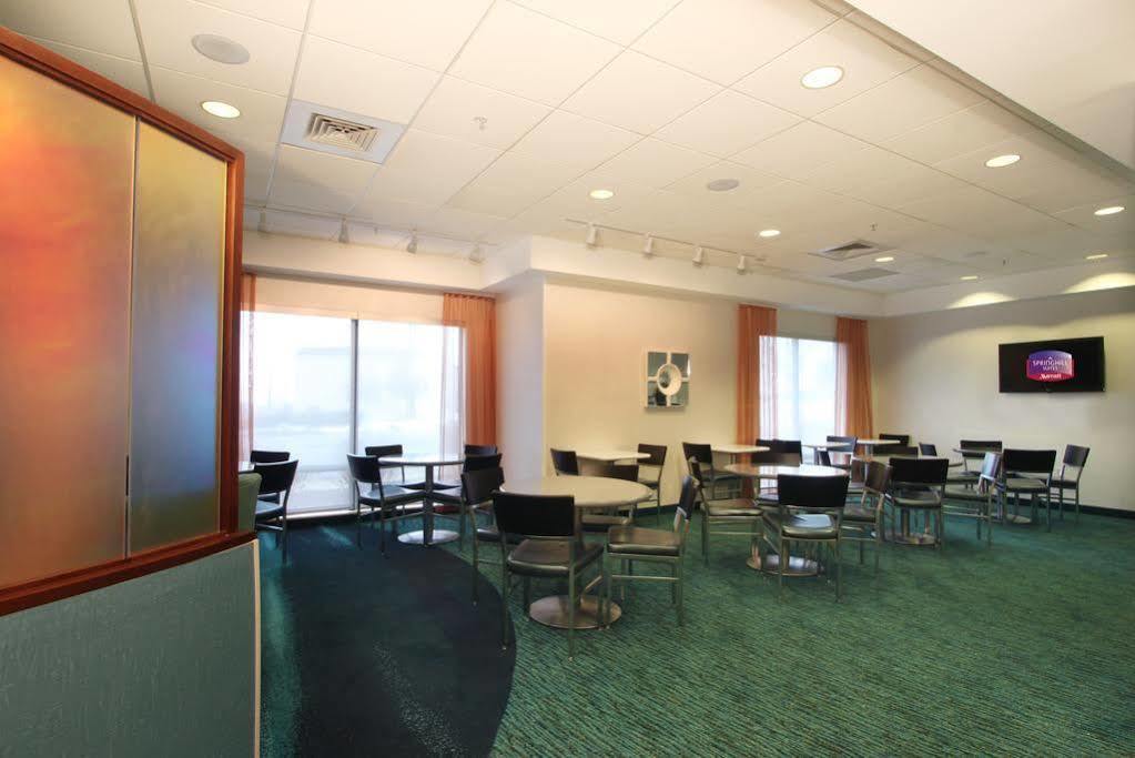 Springhill Suites Grand Rapids North Екстер'єр фото