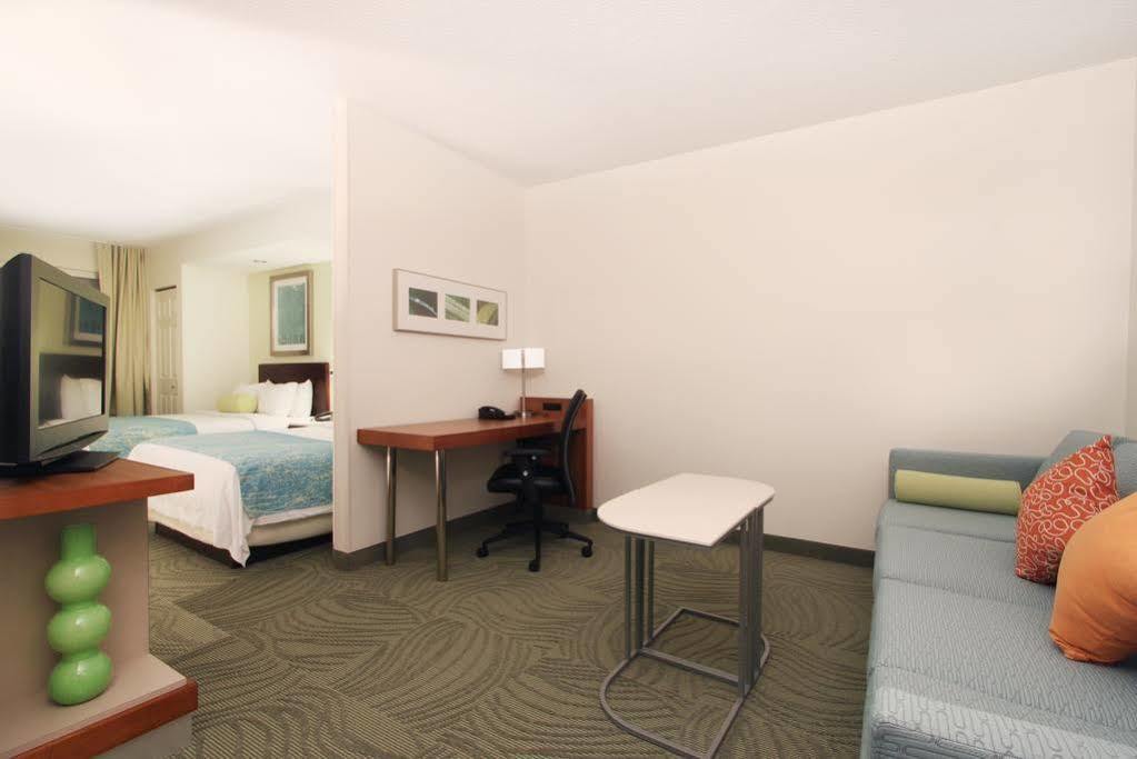 Springhill Suites Grand Rapids North Екстер'єр фото