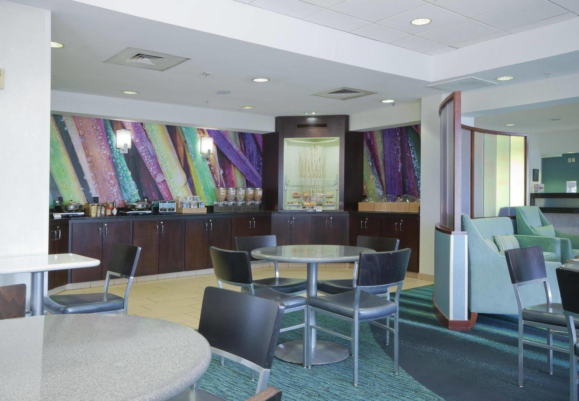 Springhill Suites Grand Rapids North Екстер'єр фото