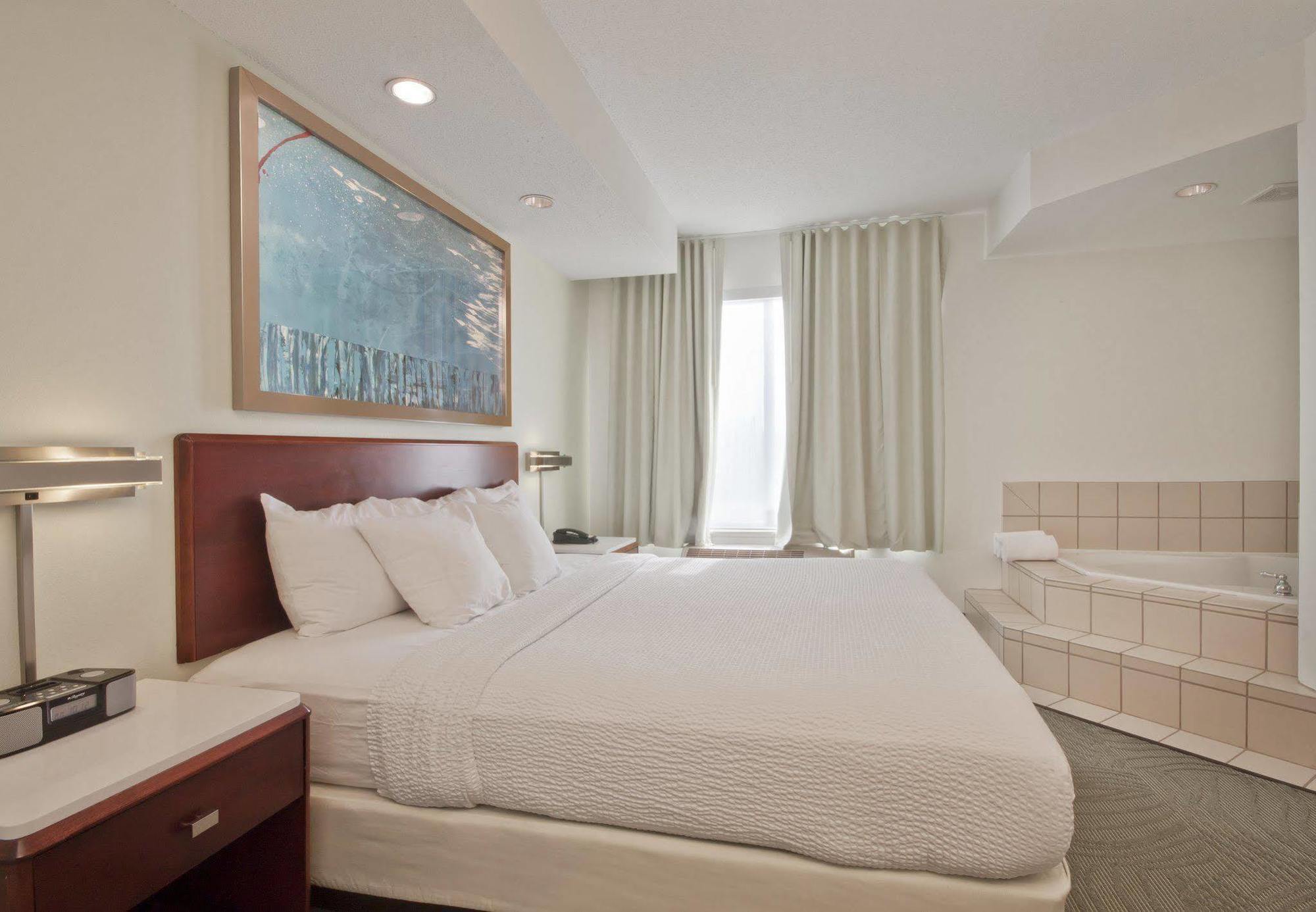 Springhill Suites Grand Rapids North Екстер'єр фото