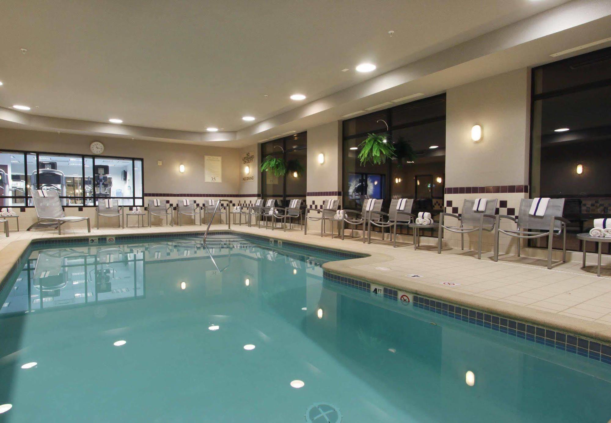 Springhill Suites Grand Rapids North Екстер'єр фото